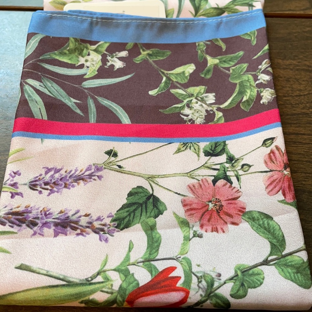 Women’s scarf